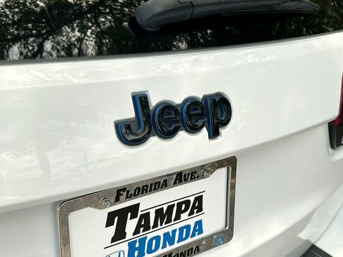 Used 2019 Jeep Grand Cherokee Laredo RWD image 8