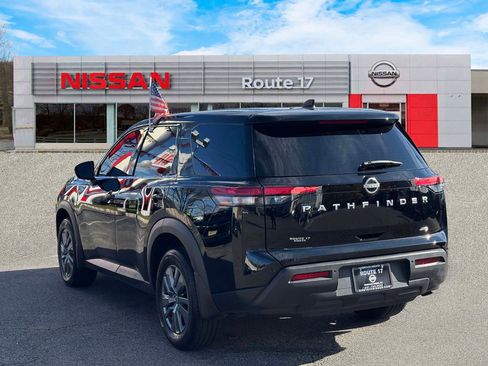 Used 2024 Nissan Pathfinder S w/ Cargo Package image 4