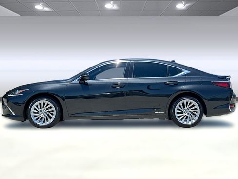 Used 2019 Lexus ES 300h w/ Accessory Package FWD image 2