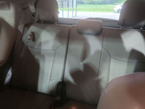 Used 2023 Toyota Sienna Limited FWD image 18
