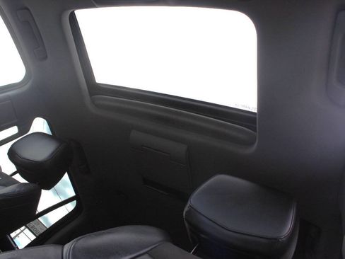 Used 2017 Cadillac Escalade Luxury image 24