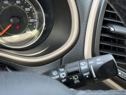 Used 2015 Jeep Cherokee Limited AWD/4WD image 24