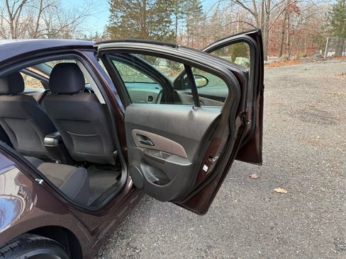 Used 2015 Chevrolet Cruze LT image 19