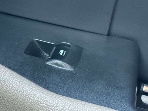 Used 2024 Ford Expedition Limited image 23