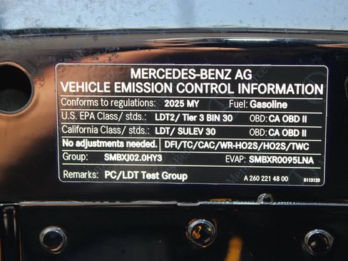 Used 2025 Mercedes-Benz GLB 250 4MATIC image 34