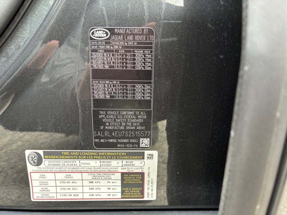 Certified 2025 Land Rover Discovery Dynamic SE AWD/4WD image 35