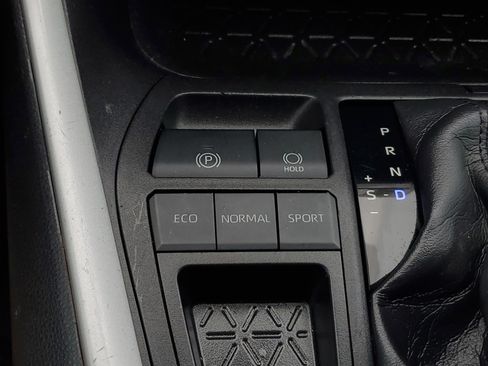 Used 2021 Toyota RAV4 XLE FWD image 27