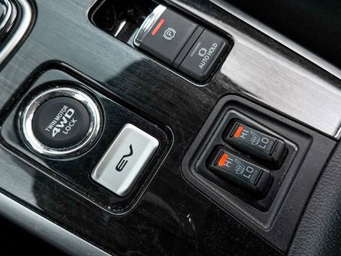 Used 2018 Mitsubishi Outlander SEL image 21