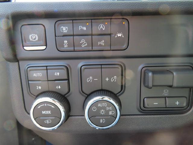Used 2026 Chevrolet Suburban High Country AWD/4WD image 40