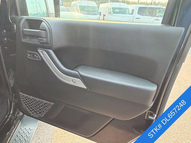 Used 2013 Jeep Wrangler Unlimited Sahara w/ Connectivity Group AWD/4WD image 4