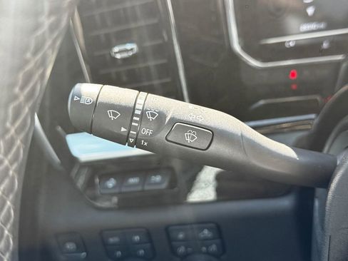 Used 2022 Chevrolet Silverado 1500 High Country w/ Technology Package image 11