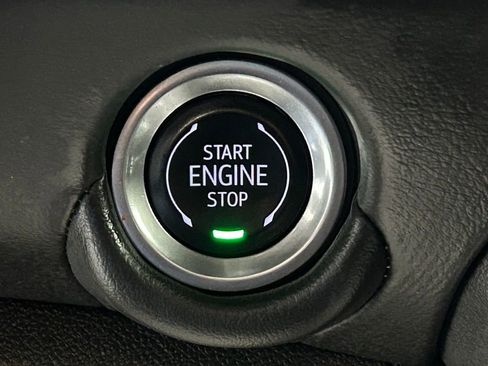 Used 2025 Chevrolet Suburban Z71 image 25