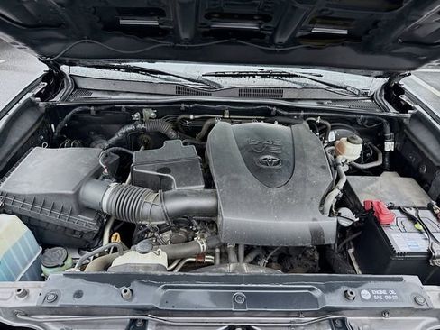 Used 2018 Toyota Tacoma TRD Sport image 30