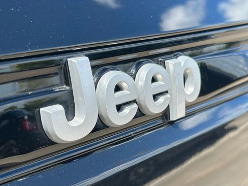 Used 2024 Jeep Grand Cherokee Limited AWD/4WD image 7