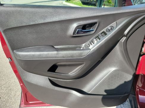 Used 2017 Chevrolet Trax LT FWD image 22