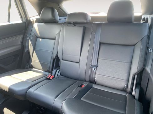 Used 2022 Volkswagen Atlas Cross Sport SE w/ Panoramic Sunroof Package image 12