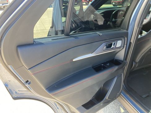 Used 2025 Ford Explorer ST AWD/4WD image 15