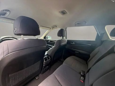 Used 2018 Kia Sorento FWD image 15