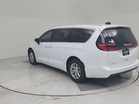 New 2026 Chrysler Pacifica Select image 11