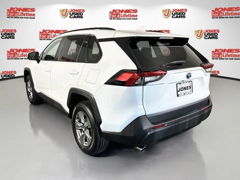 Certified 2022 Toyota RAV4 LE AWD/4WD image 2