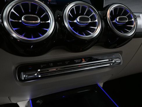Certified 2020 Mercedes-Benz GLB 250 image 14