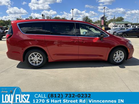 New 2026 Chrysler Pacifica Select image 5