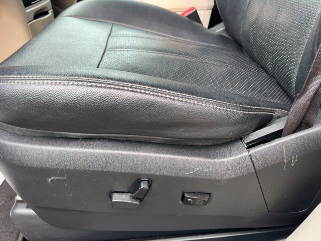 Used 2016 Chrysler Town & Country Touring-L w/ Driver Convenience Group FWD image 23