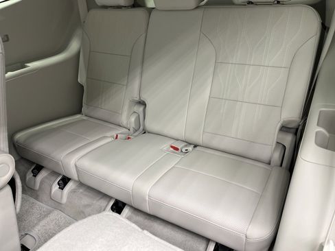 Used 2025 Buick Enclave Avenir image 7