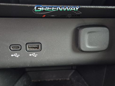 Used 2024 Buick Encore GX Avenir w/ Avenir Convenience Package AWD/4WD image 9