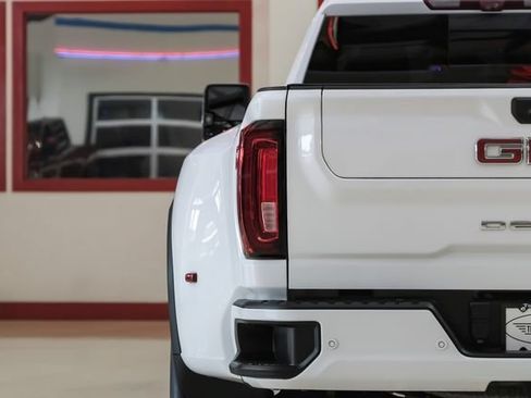 Used 2022 GMC Sierra 3500 Denali w/ Denali Ultimate Package AWD/4WD image 40