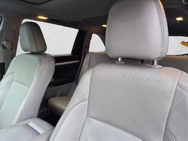 Used 2017 Toyota Highlander XLE AWD/4WD image 5