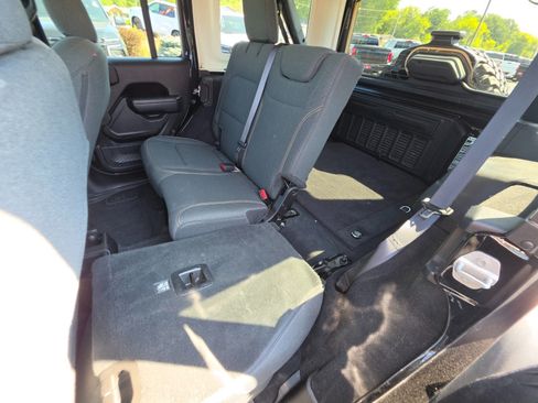 Used 2025 Jeep Wrangler Unlimited Sport AWD/4WD image 22