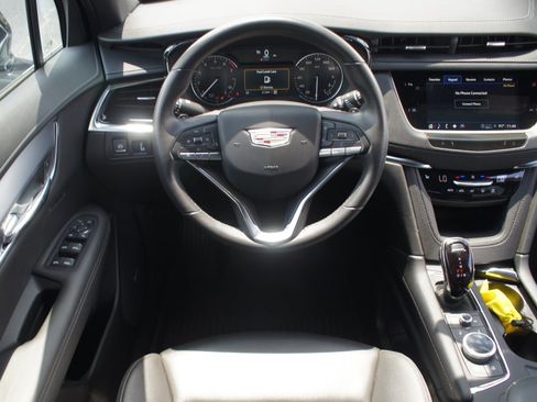 Used 2024 Cadillac XT6 Luxury w/ LPO, Floor Liner Package AWD/4WD image 5