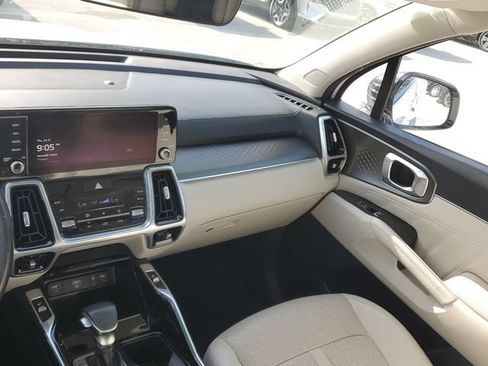Certified 2023 Kia Sorento SX FWD image 16