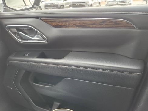 Used 2024 Chevrolet Suburban Premier AWD/4WD image 38