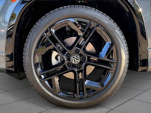 New 2026 Volkswagen Tiguan SE R-Line FWD image 11
