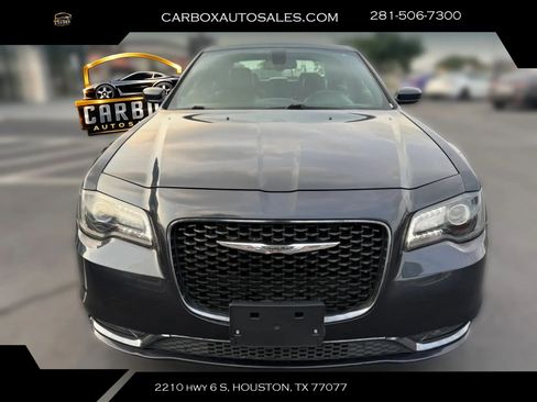Used 2018 Chrysler 300 S AWD/4WD image 8