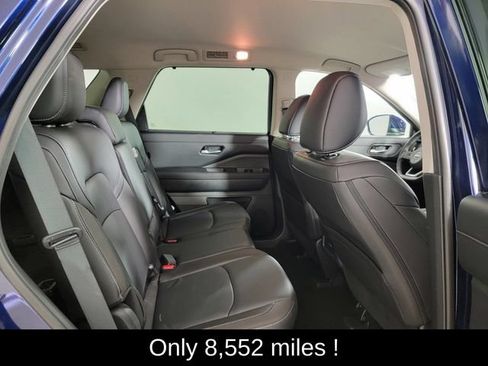Used 2025 Nissan Pathfinder SL AWD/4WD image 18
