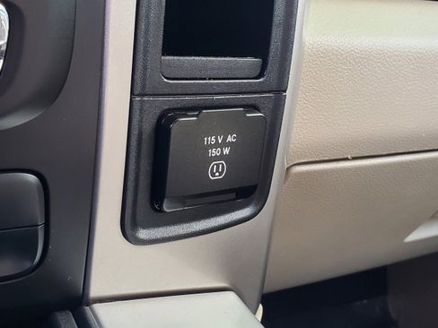 Used 2018 RAM 3500 SLT w/ Luxury Group image 23