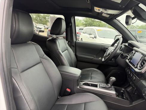 Used 2023 Toyota Tacoma TRD Sport w/ TRD Premium Sport Package AWD/4WD image 12