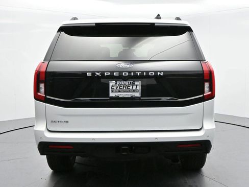 Used 2025 Ford Expedition Active AWD/4WD image 6