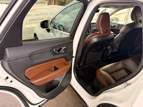 Used 2020 Volvo XC60 T5 Inscription image 17