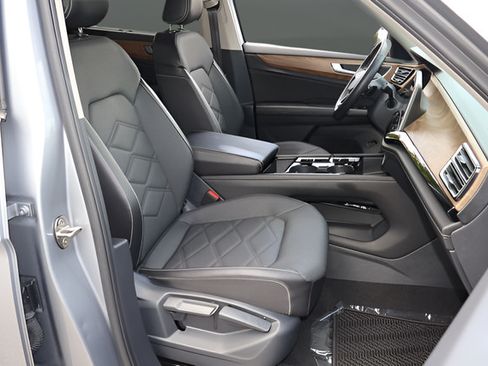 Certified 2024 Volkswagen Atlas SE FWD image 21