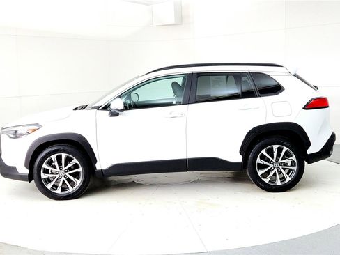 Used 2023 Toyota Corolla Cross XLE w/ Convenience Package image 3