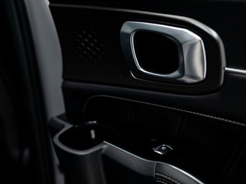 Used 2023 Kia Sorento SX image 29