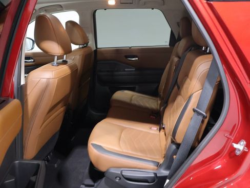 Used 2023 Nissan Pathfinder Platinum w/ Cargo Package AWD/4WD image 15