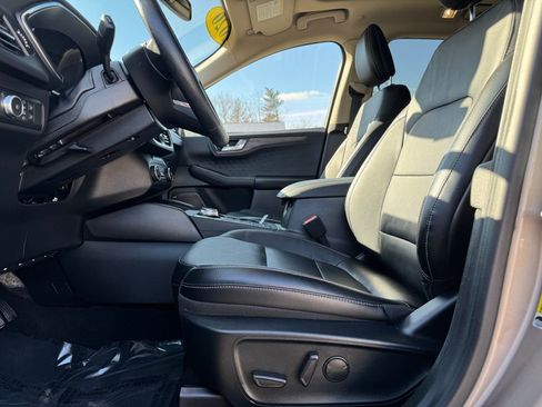 Used 2020 Ford Escape Titanium w/ Titanium Premium Package 2.0 image 18