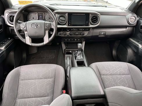 Used 2016 Toyota Tacoma TRD Sport image 18