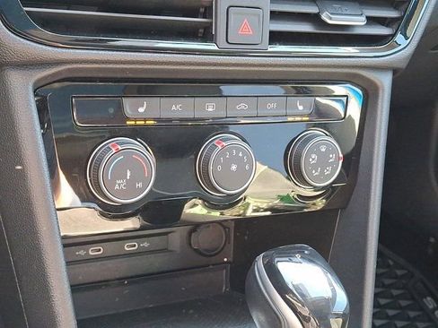 Certified 2023 Volkswagen Taos SE w/ Panoramic Sunroof Package image 21