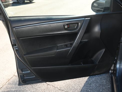 Used 2015 Toyota Corolla L image 9